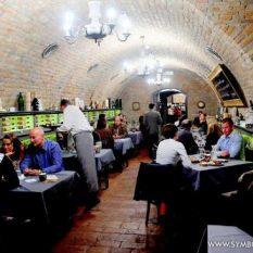 Although we cannot guarantee that the road to a man’s heart is indeed through his stomach, we can assure you that it is easier to connect with everyone over nice food and drink. It is also true in the corporate world; by no accident, lunch or dinner are c Business Lunch? Corporate dinner? You are at the right place in Symbol Budapest!