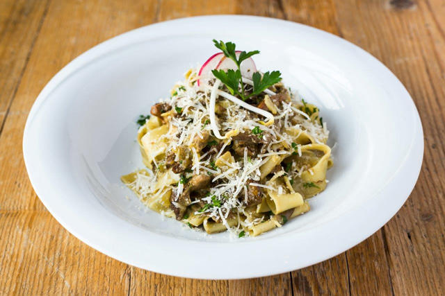 Vadgombás pappardelle parmezánnal 