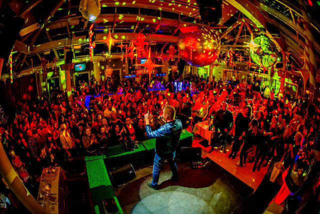 Sharing X-Mas Party 3 fogásos vacsorával Kasza Tibi, Zoltán Erika és TNT koncerttel, valamint Dj Dominique-val! Kasza Tibi a 2016-os Symbol Karácsonyon